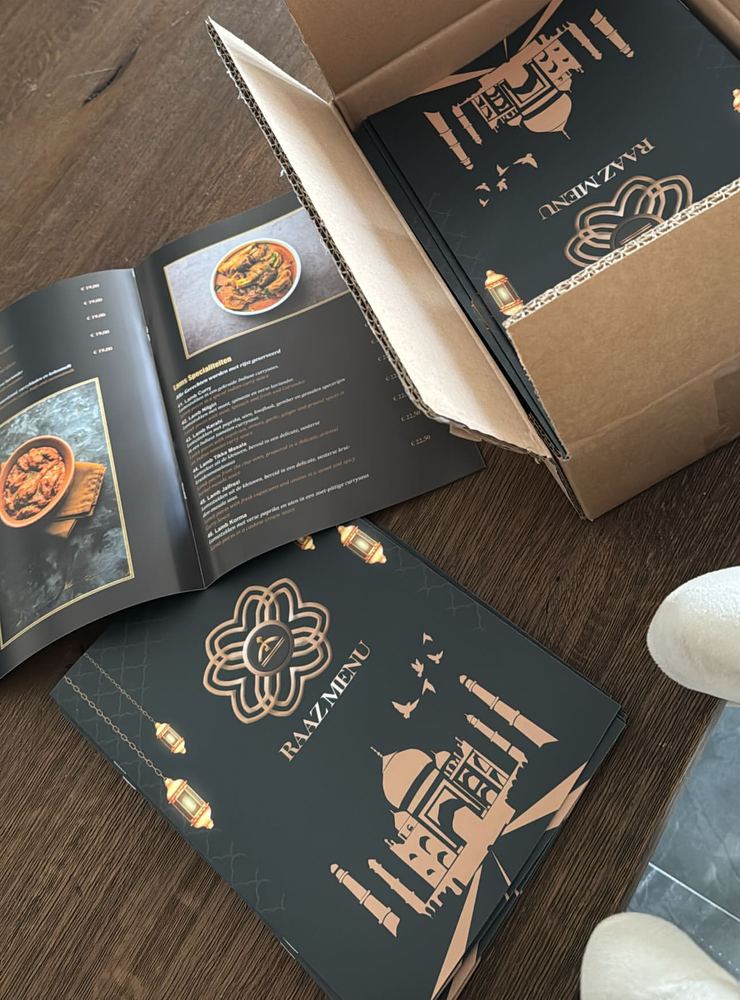 Gelamineerde menuboekjes gedrukt voor restaurant RAAZ in Maasmechelen